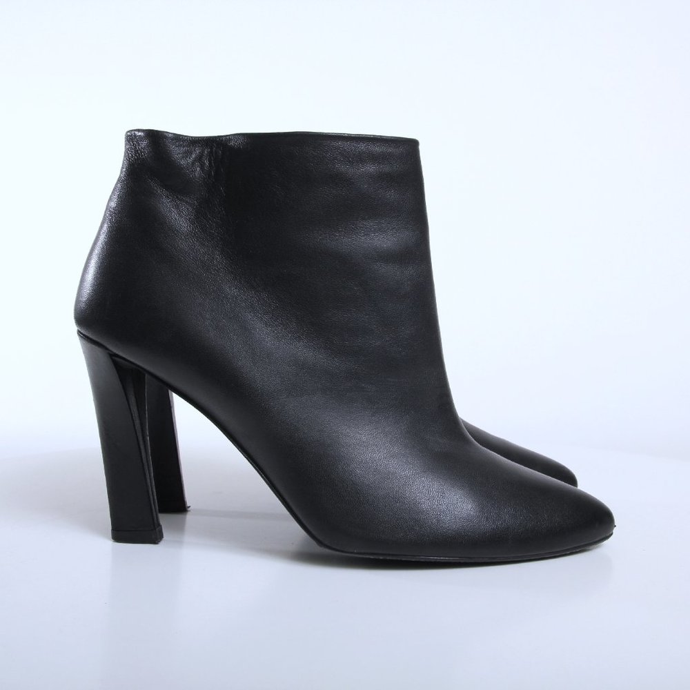 Stuart Weitzman Edie Heeled Black Ankle Booties